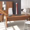 FILL EVO 04 elegant leichtes Chefbüro, Schreibtisch mit geschlossen Seiten in der Holzfarbe Walnuss