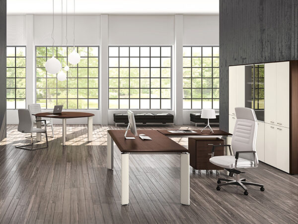 FILL EVO 05 elegant modernes Chefbüro, Schreibtisch zweifarbig mit Meetingtisch rund