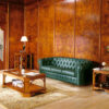 art&moble  21  Loungebereich klassisch, Leder Sofa mit Knopfsteppung, Couchtisch in Kirsche