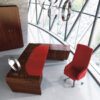Vanity  10  kunstvoll designed Büromöbel, Chefschreibtisch in Ebenholz mit Echtledereinlage rot, eleganter Eckanbau Container mit Design Lederstreifen