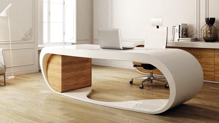 Ovaler Schreibtisch Hochglanz und Holz von Ukamo