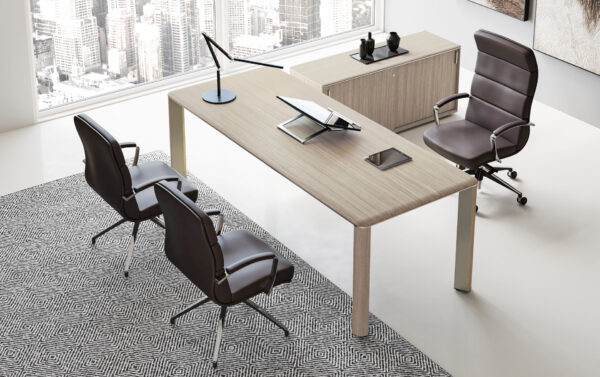 Iulio 016 - Chefbüro mit großem Schreibtisch qualitativ-hochwertig, Edelstahl-Tischbeine, Holzdekor Ulme grau, Sideboard, Container mit Schiebetüren abschließbar