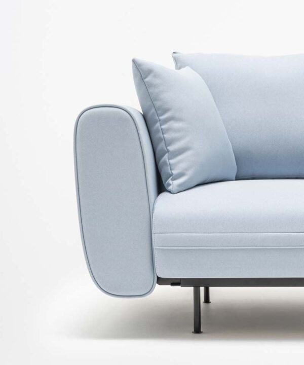 Lotus 07 Design Sessel, bequeme Polsterung, breite Armlehnen, weiche Kissen