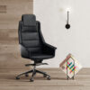 Jera Chair 001 - Design Leder Chef-Bürosessel, Rückenlehne gesteppt, bequeme Kopfstütze, Sitzschale mit Wippmechanik feststellbar, Fußkreuz Schwarz, Chrom. schnelle Lieferbarkeit in 3-4 Wochen in jeder konfigurierbaren Stoffart