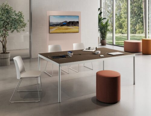 Fil Rouge _14 Meetingtisch in der Größe 200x120cm oder 240x120cm mit weiß lackiertem Aluminiumgestell, Tischplatte im Dekor Pappel und integrierter Kabelöffnung sowie Kabelwanne für moderne Konferenzräume