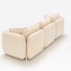 Linka 07 - Rückansicht eines modularen Dreisitzer-Lounge-Sofas mit gepolsterter Rückenlehne und Kissen.